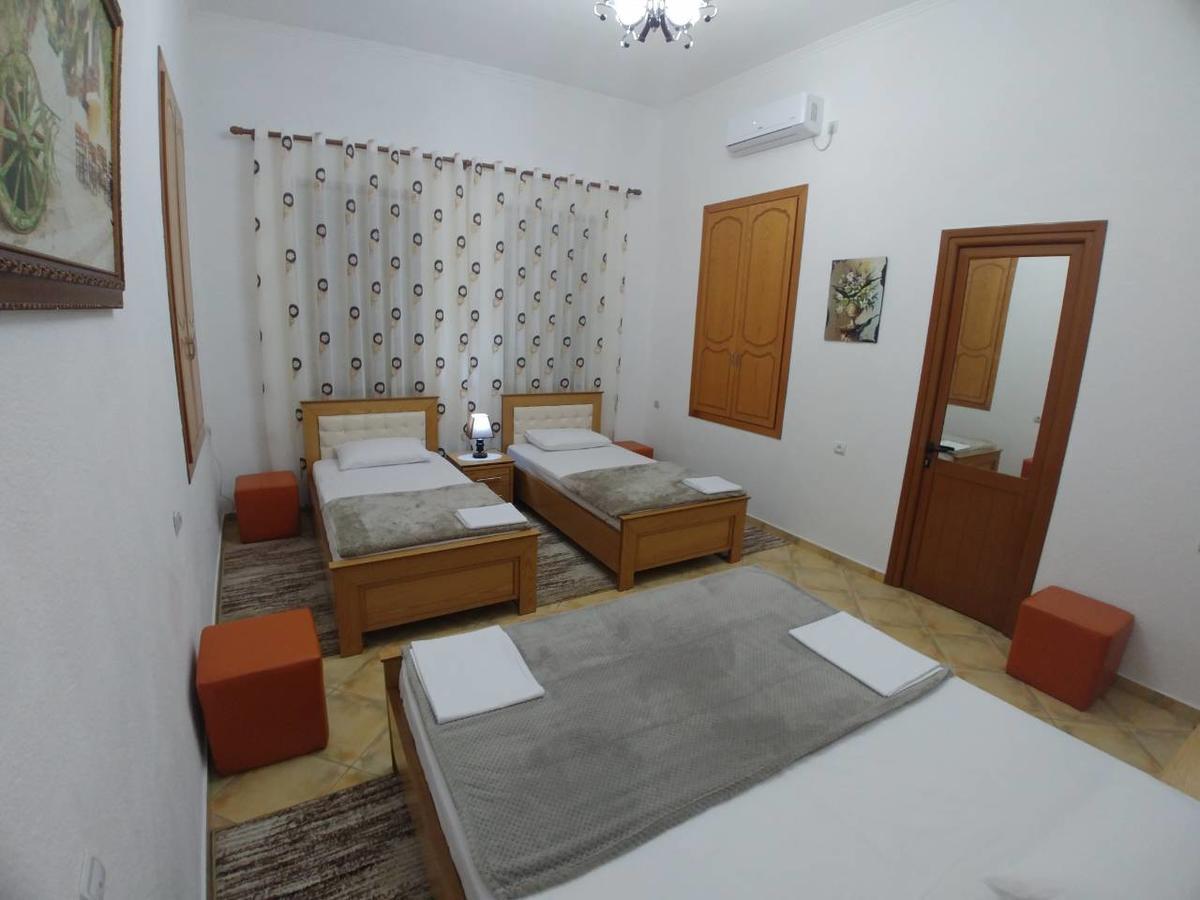 Guest House Urat Гирокастра Экстерьер фото