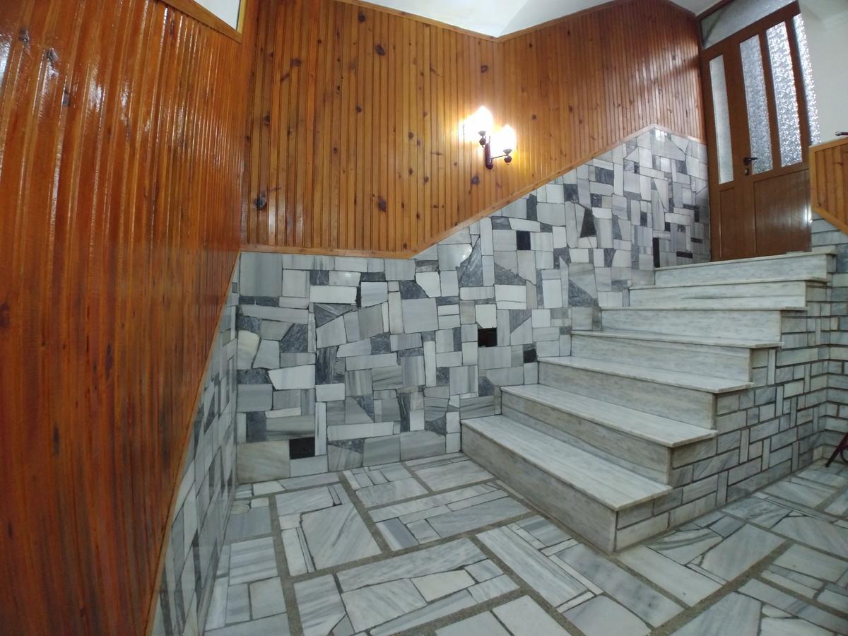 Guest House Urat Гирокастра Экстерьер фото