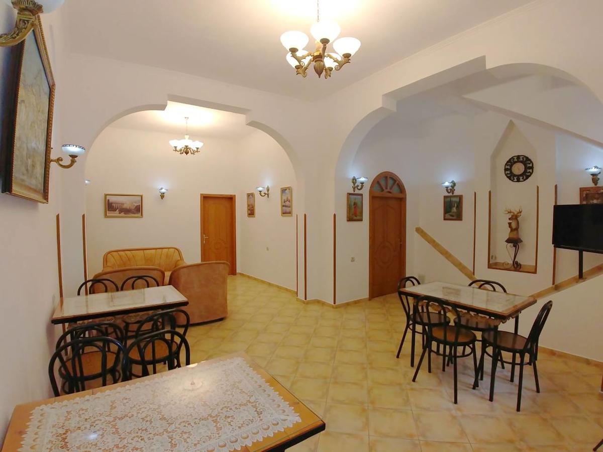 Guest House Urat Гирокастра Экстерьер фото