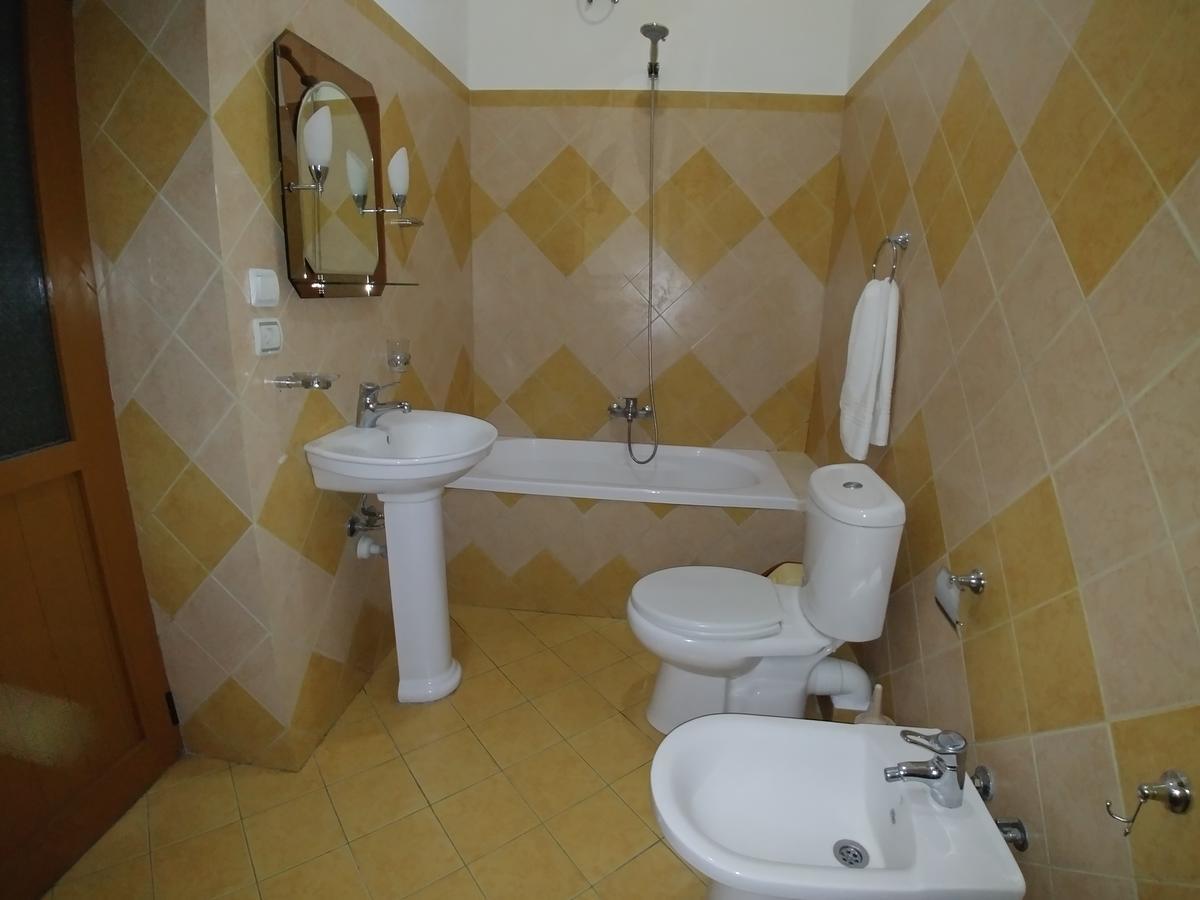 Guest House Urat Гирокастра Экстерьер фото