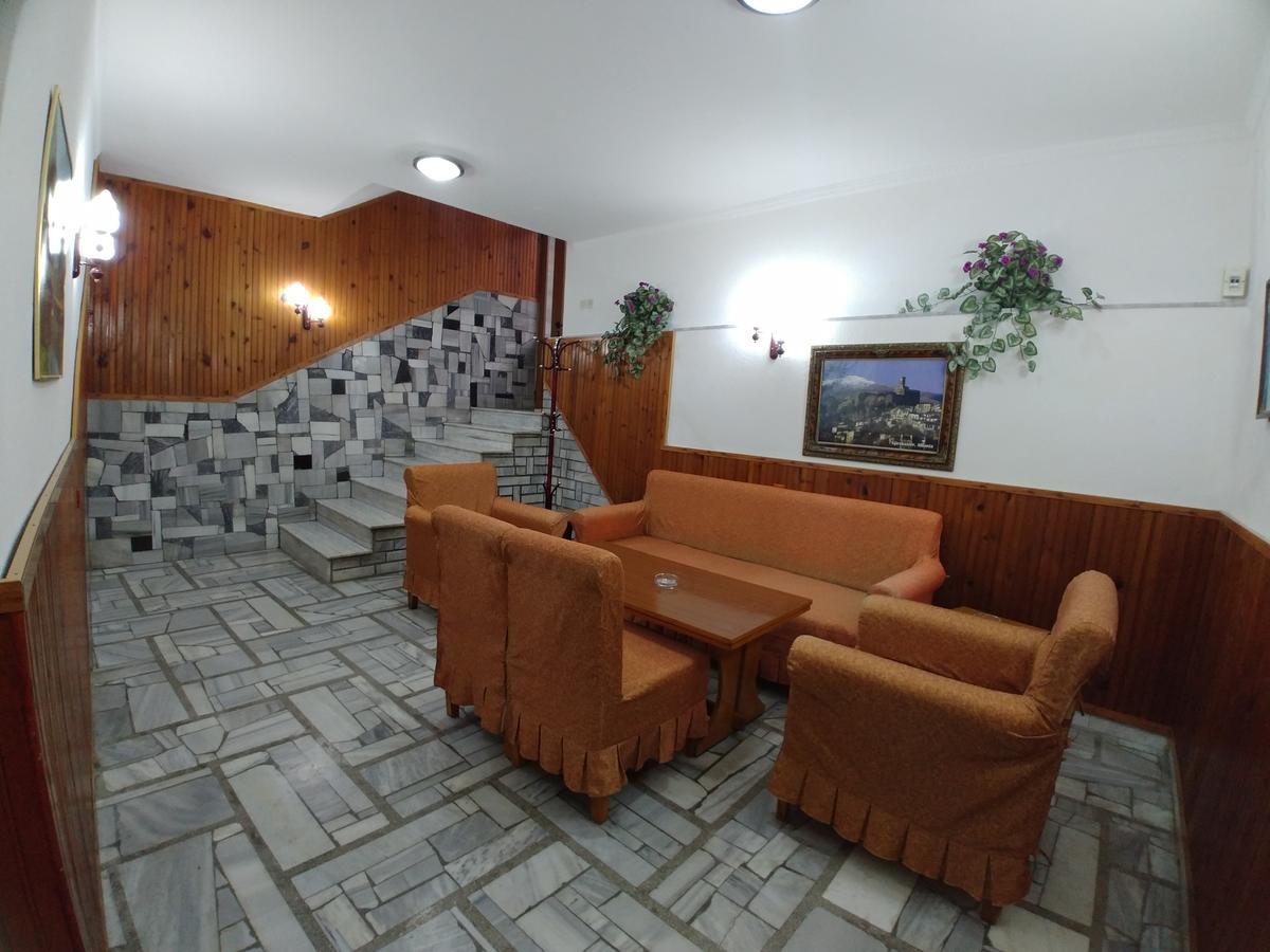 Guest House Urat Гирокастра Экстерьер фото