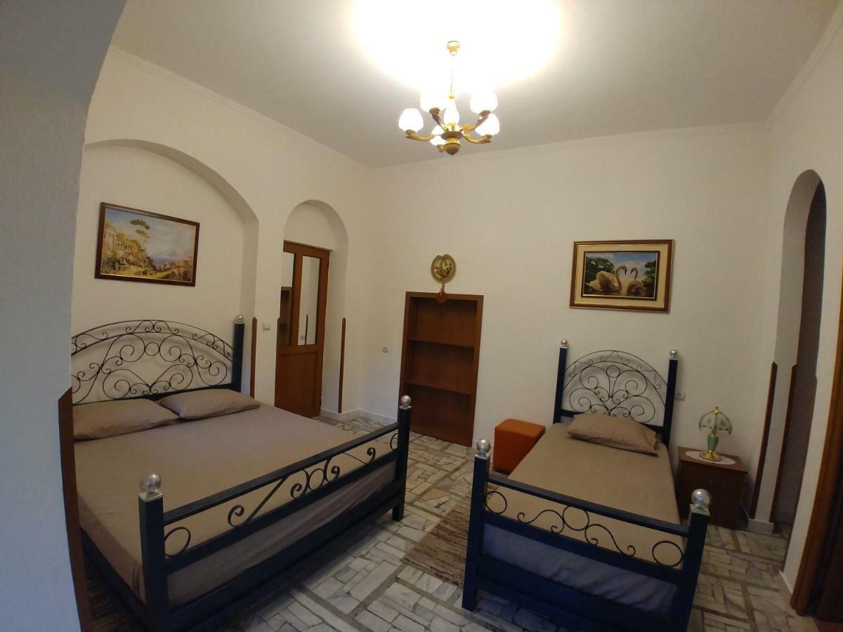 Guest House Urat Гирокастра Экстерьер фото