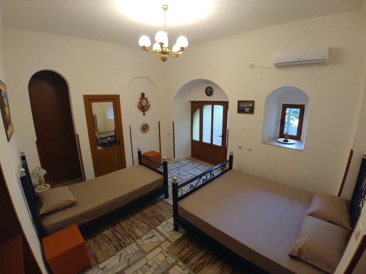 Guest House Urat Гирокастра Экстерьер фото